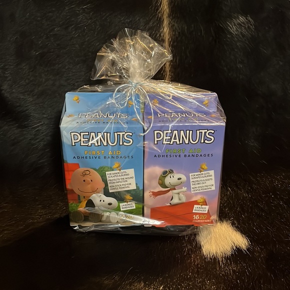 Peanuts First Aid Adhesive Band-Aids - Picture 5 of 7